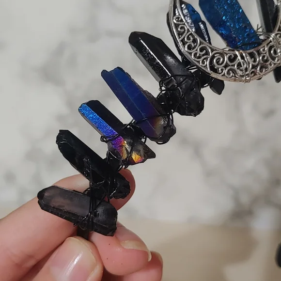 Crystal Moon Tiara - Picture 6 of 9